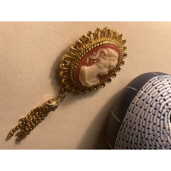 Cameo Brooch Victorian Revival Mid-century Pin Pendant Convertible Tassel Detail - Picture 5 of 8